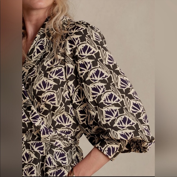 NWT Silky Banana Republic Blouse - Picture 3 of 5